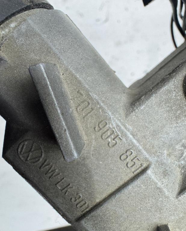 Volkswagen Transporter T4 1990-2003 2.4 D diesel 57 kW 1992  Spínacia skrinka 701905851