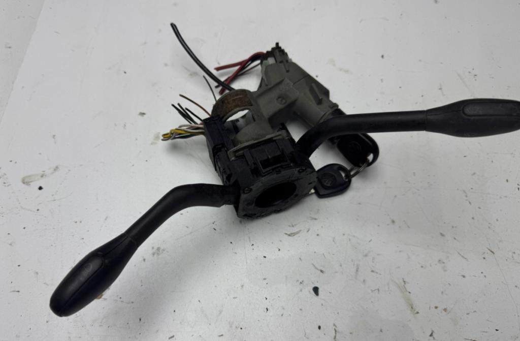 Volkswagen Transporter T4 1990-2003 2.4 D diesel 57 kW 1992  Spínacia skrinka 701905851