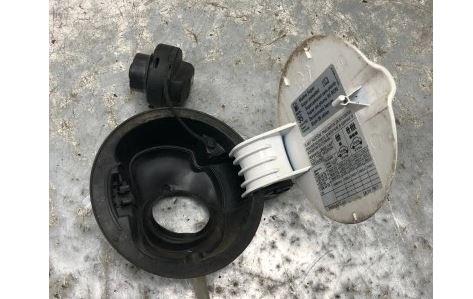 Skoda Fabia II 2007-2014 hatchback 1.2 12v petrol 51 kW 2007  Dvierka nádrže paliva 5J6010789T
