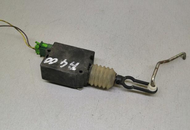 Audi A6 C5 1997-2004 combi 2.4 V6 petrol MT 121 kW 2001  Motorček ostatné 8D9962115A
