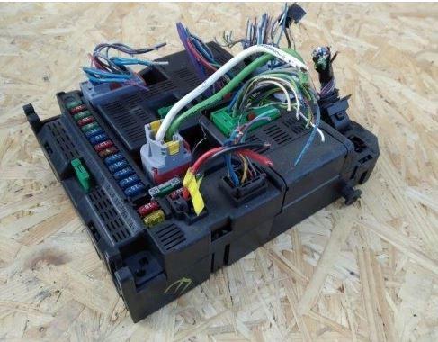 Peugeot 307 hatchback 2.0 HDI diesel MT 66 kW 2001  Modul komfortu 9636760580F ; 9644098380