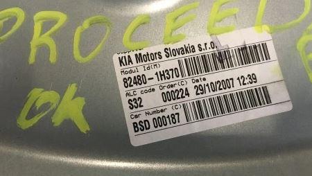 Kia Ceed I 2006-2012 hatchback 1.4 16v petrol MT 80.2 kW 2007  Mechanizmus sťahovania okna predný pravý 82480-1H370