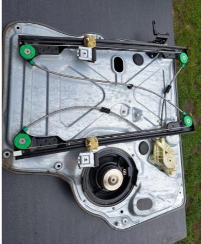 Volkswagen Transporter T5 2003-2015 hatchback 1.9 TDI diesel MT 75 kW 2007  Mechanizmus sťahovania okna predný pravý