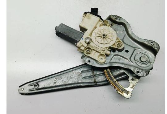 Toyota Corolla E12 2001-2009 hatchback 1.4 D4D diesel MT 66 kW 2005  Mechanizmus sťahovania okna zadný pravý 69830-02120