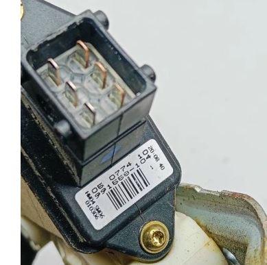 Toyota Corolla E12 2001-2009 hatchback 1.4 D4D diesel MT 66 kW 2005  Mechanizmus sťahovania okna zadný pravý 69830-02120