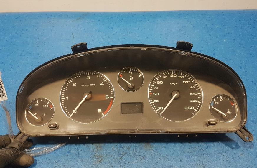 Peugeot 406 coupe 2.2 HDI 2001  Prístrojová doska 9642948680