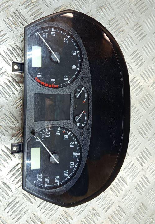 Skoda Fabia I 1999-2007 hatchback 1.4 petrol MT 50 kW 2000  Prístrojová doska 110080014 6Y1919860C