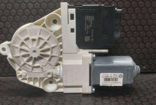 Volkswagen Passat CC 2008-2016 sedan 2.0 TDI diesel AT 125 kW 2010  Motorček okien zadný pravý 3C8839462K 914889109 3C8959704B