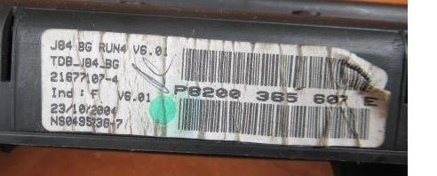 Renault Scenic II 2003-2009 hatchback 1.9 DCI diesel MT 85 kW 2003  Prístrojová doska P8200365607E