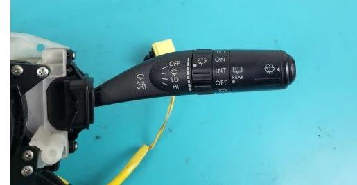 Subaru Forester III SH 2008-2013 hatchback 2.0 BOXER diesel MT 108 kW 2009  Prepínacie páčky pod volantom 27546AG010 83111FG150