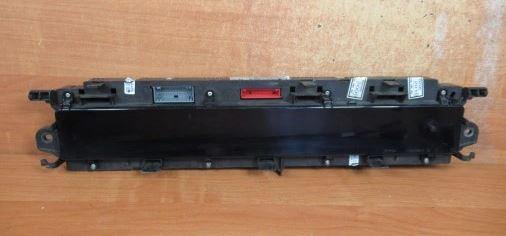 Renault Scenic II 2003-2009 hatchback 1.9 DCI diesel MT 85 kW 2003  Prístrojová doska P8200365607E