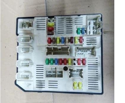 Renault Megane III 2008-2016 hatchback 1.5 DCI diesel MT 81 kW 2010  Poistková skrinka 284B60168R