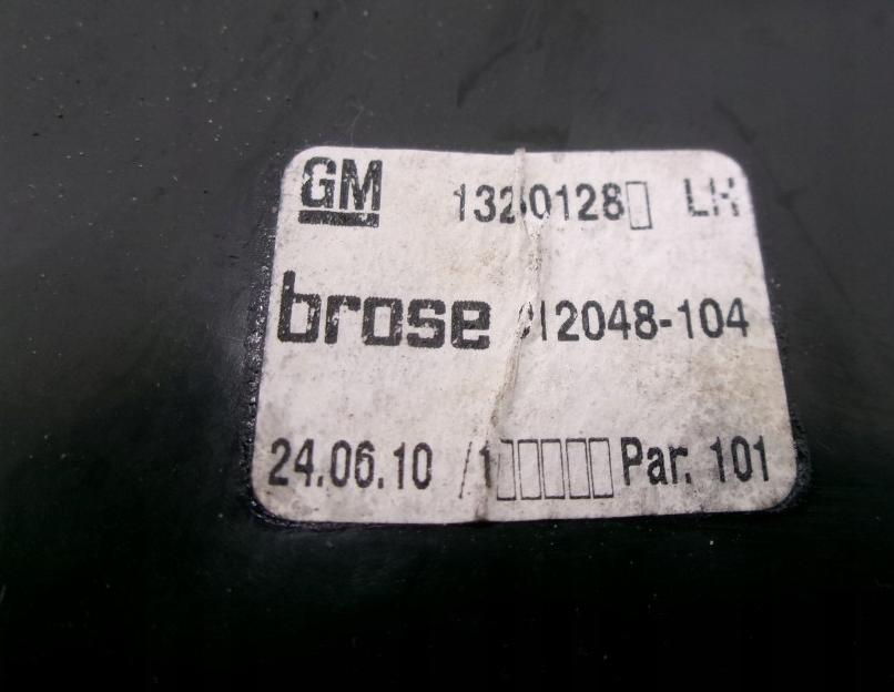 Opel Astra IV 2009-2015 hatchback 1.7 CDTI diesel MT 92 kW 2010  Mechanizmus sťahovania okna predný ľavý 13260128 13302456