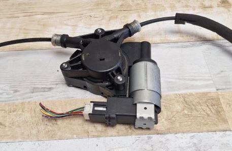 Mazda 5 2005-2010 hatchback 1.8 16v petrol MT 85 kW 2006  Motorček okien predný ľavý G22C5858X CM011750