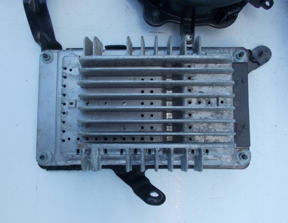 Audi A3 8P 2003-2012 hatchback 1.8 TFSI petrol MT 118 kW 2009  Audio zariadenie ostatné 8P3035382A 8E0035411A 8P3035223