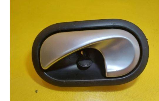 Renault Megane II 2003-2008 hatchback 1.5 DCI diesel MT 60 kW 2004  Kľučka dverí vnútorná zadná ľavá 8200028487