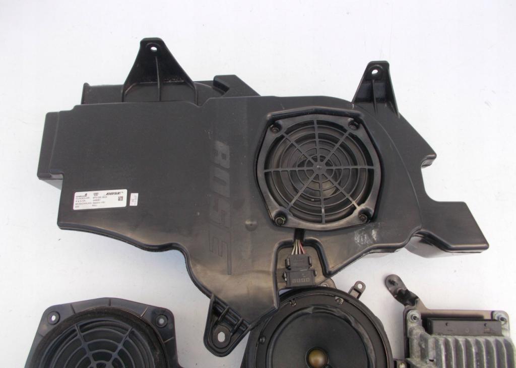 Audi A3 8P 2003-2012 hatchback 1.8 TFSI petrol MT 118 kW 2009  Audio zariadenie ostatné 8P3035382A 8E0035411A 8P3035223