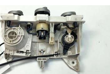 Mazda 2 I 2003-2007 hatchback 1.4 16v petrol MT 59 kW 2003  Panel kúrenia/klimatizácie