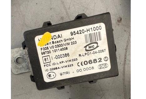 Hyundai Tucson I 2004-2009 hatchback 2.0 CRDI diesel MT 83 kW 2004  Riadiaca jednotka motora (štartovací komplet) 39104-27300  0281011694