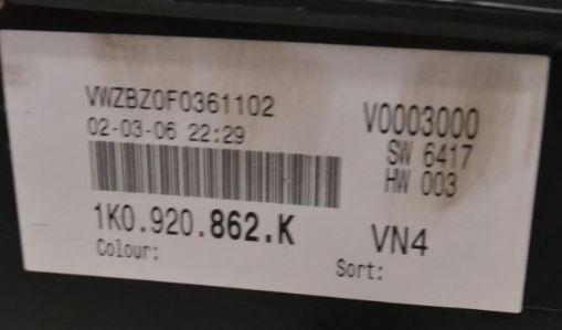 Volkswagen Golf V 2003-2009 hatchback 1.9 TDI diesel MT 77 kW 2004  Prístrojová doska 1K0920862K 4V1F10838AG