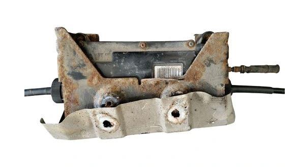 Renault Latitude sedan 2.0 DCI diesel AT 127 kW 2012  Ručná brzda 360100011R