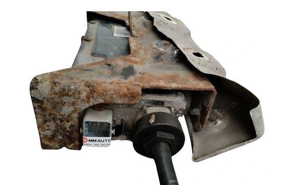 Renault Latitude sedan 2.0 DCI diesel AT 127 kW 2012  Ručná brzda 360100011R