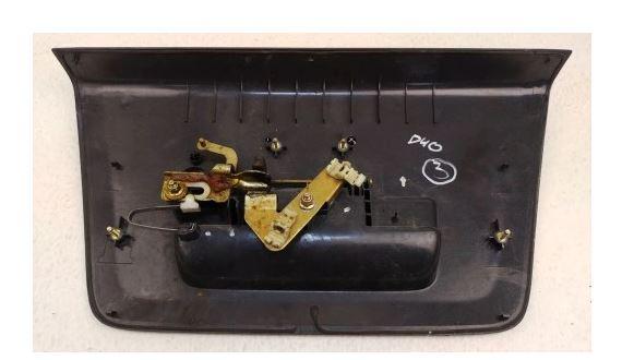 Nissan Navara II 2004- D40 pickup   Kľučka zadnej kapoty vonkajšia