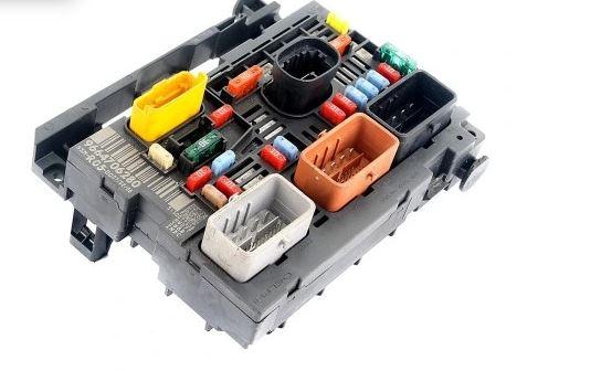 Fiat Scudo II 2006-2016 hatchback 2.0 JTD diesel MT 94 kW 2012  Poistková skrinka 9664706080