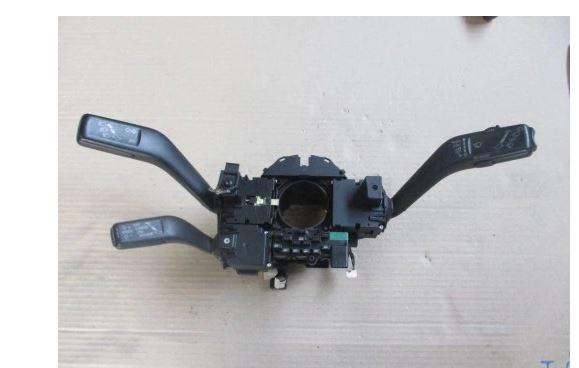 Volkswagen Passat B6 2005-2010 combi 2.0 TDI diesel AT 103 kW 2005  Prepínacie páčky pod volantom 3C9953513AG