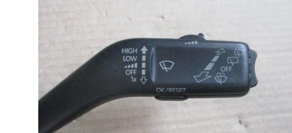 Volkswagen Passat B6 2005-2010 combi 2.0 TDI diesel AT 103 kW 2005  Prepínacie páčky pod volantom 3C9953513AG