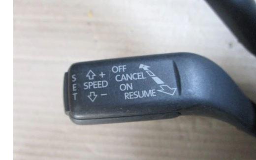 Volkswagen Passat B6 2005-2010 combi 2.0 TDI diesel AT 103 kW 2005  Prepínacie páčky pod volantom 3C9953513AG