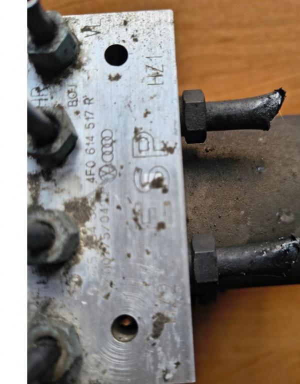 Audi A6 C6 2004-2011 combi 3.0 TDI diesel AT 171 kW 2008  Pumpa ABS 4F0614517R 4F0910517AB