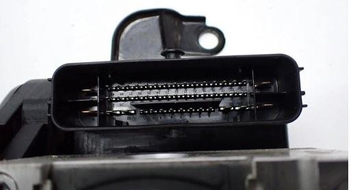 Volkswagen Tiguan II 2016-2024 hatchback 1.5 TSI petrol AT 110 kW 2018  Pumpa ABS 5Q0614517CE