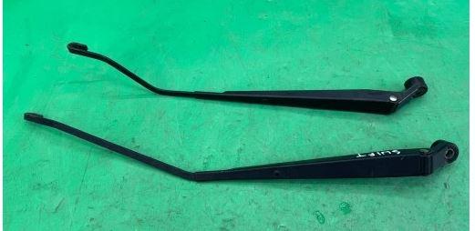 Suzuki Swift Mk6 2005-2010 hatchback 1.3 petrol MT 68 kW 2007  Rameno stierača komplet 