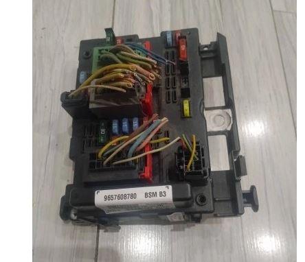 Citroen C8 2002-2014 hatchback 2.0 16v petrol AT 103 kW 2007  Poistková skrinka 9657608780