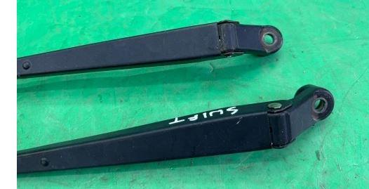 Suzuki Swift Mk6 2005-2010 hatchback 1.3 petrol MT 68 kW 2007  Rameno stierača komplet