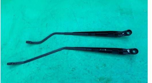 Suzuki Swift Mk6 2005-2010 hatchback 1.3 petrol MT 68 kW 2007  Rameno stierača komplet