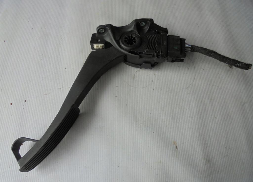 Volvo XC90 I 2002-2014 hatchback 2.4 D5 diesel AT 147 kW 2012  Potenciometer plynového pedálu 31329056