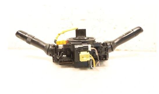 Toyota Yaris II 2005-2011 hatchback 1.3 VVTI petrol MT 74 kW 2009  Prepínacie páčky pod volantom 0D090-17F143