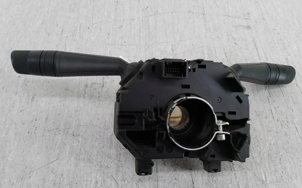 Fiat Fiorino III 2007- minivan 1.4 8v petrol 54 kW 2008  Prepínacie páčky pod volantom 86261000