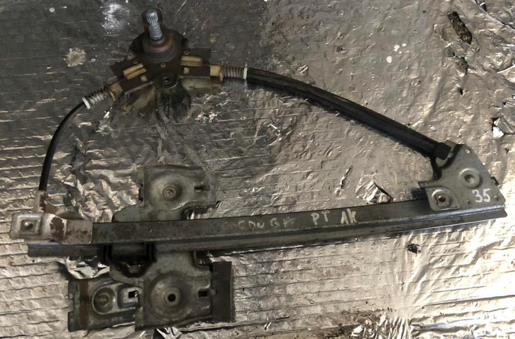 Seat Cordoba I 1993-2002  1.9 SDI diesel MT 50 kW 2000  Mechanizmus sťahovania okna zadný pravý