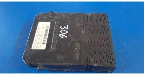 Peugeot 307 combi 2.0 16v petrol MT 100 kW 2003  Poistková skrinka 9636760580f