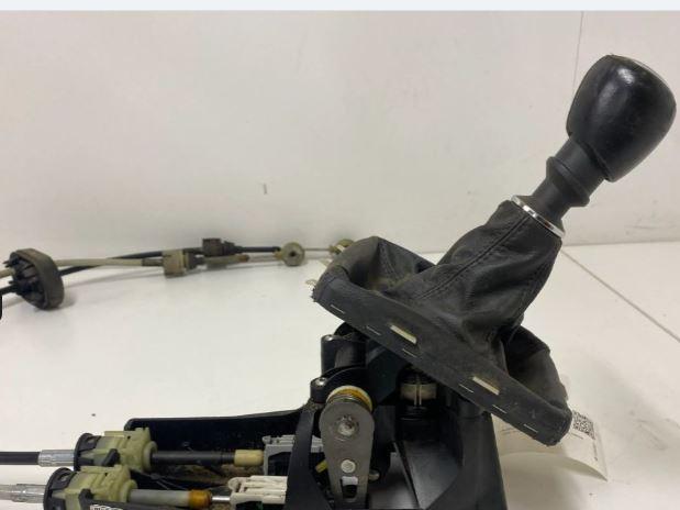 Opel Vectra C 2002-2008 sedan 1.9 CDTI diesel MT 88 kW 2004 Rýchlostná páka (kulisa) 55557637