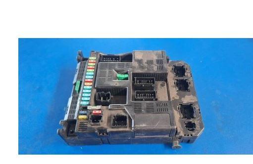 Peugeot 307 combi 2.0 16v petrol MT 100 kW 2003  Poistková skrinka 9636760580f