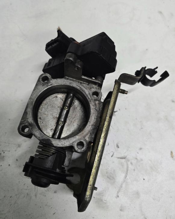 Alfa Romeo 156 sedan 2.0 16v petrol MT 114 kW 2000 Škrtiaca klapka 0280750023