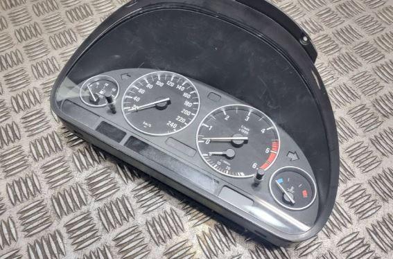 BMW 5 E39 1996-2003 sedan 2.8 petrol MT 142 kW 1998 manual  Prístrojová doska 62116914883 110008784