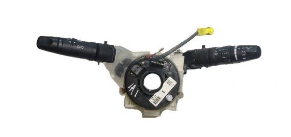 Nissan Micra K12 2003-2010 hatchback 1.2 16v petrol MT 48 kW 2004  Prepínacie páčky pod volantom 25560AX702