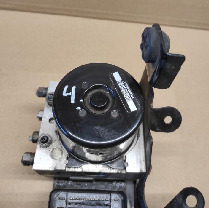 Renault Megane III 2008-2016 hatchback 1.9 DCI diesel 96 kW 2009  Pumpa ABS 476601563R