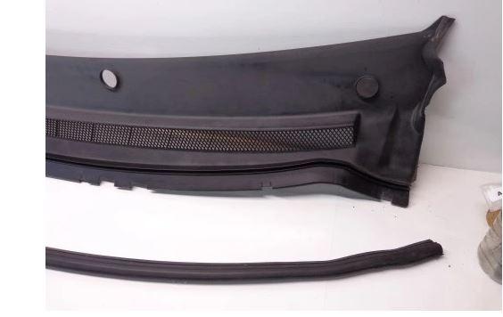 Ford Focus Mk2 2004-2011 sedan 1.8 TDCI diesel MT 85 kW 2006  Torpédo (plast pod čelným sklom) 4M51-A02216-AF