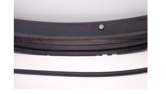 Ford Focus Mk2 2004-2011 sedan 1.8 TDCI diesel MT 85 kW 2006  Torpédo (plast pod čelným sklom) 4M51-A02216-AF